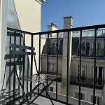 Studio Trocadéro devant le Métro Passy